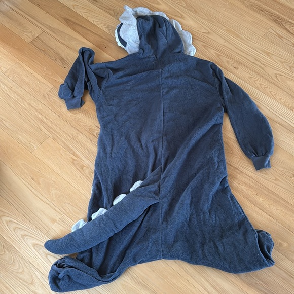 Adult Onesie Gray Triceratops Costume, Size Small - Picture 5 of 7